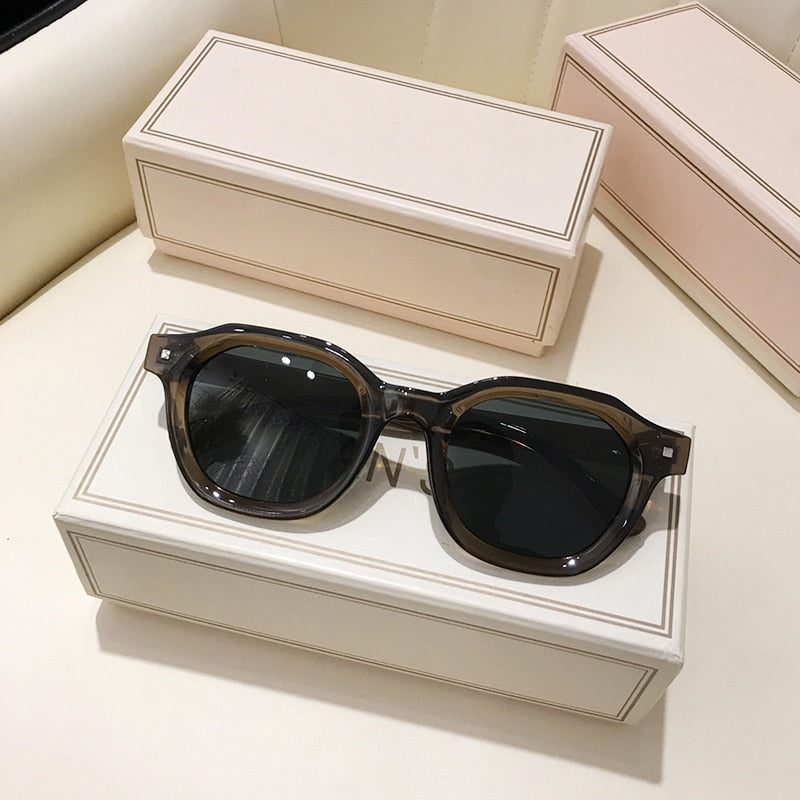 New Trendy Square Rectangle Sunglasses Vintage Women Brand Design Green Frame Yellow Lens Sun Glasses